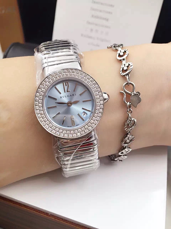 ブルガリ時計正面デザイン